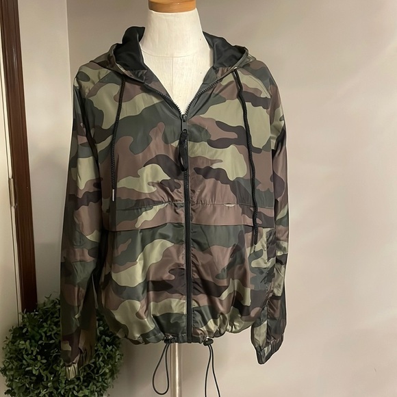 Forever 21 women’s Windbreaker zip up jacket lightweight green camouflage hood L - Picture 1 of 15